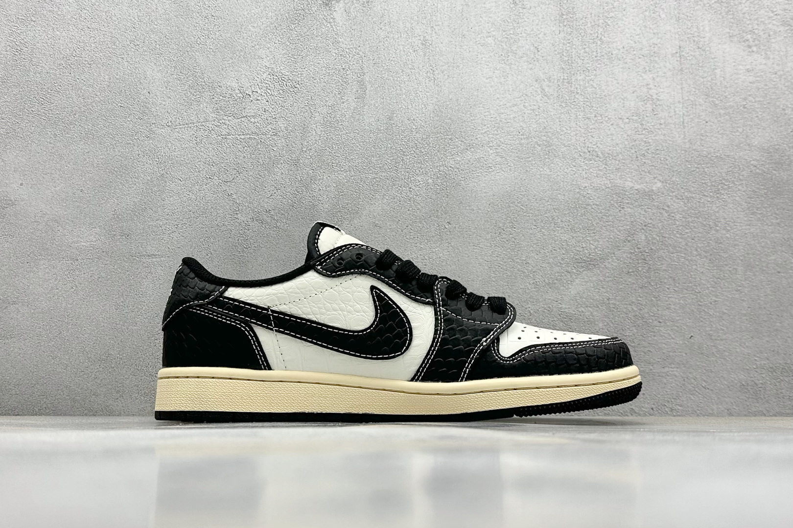终端放店
XC版 Travis Scott x Fragment Design x Air Jorda