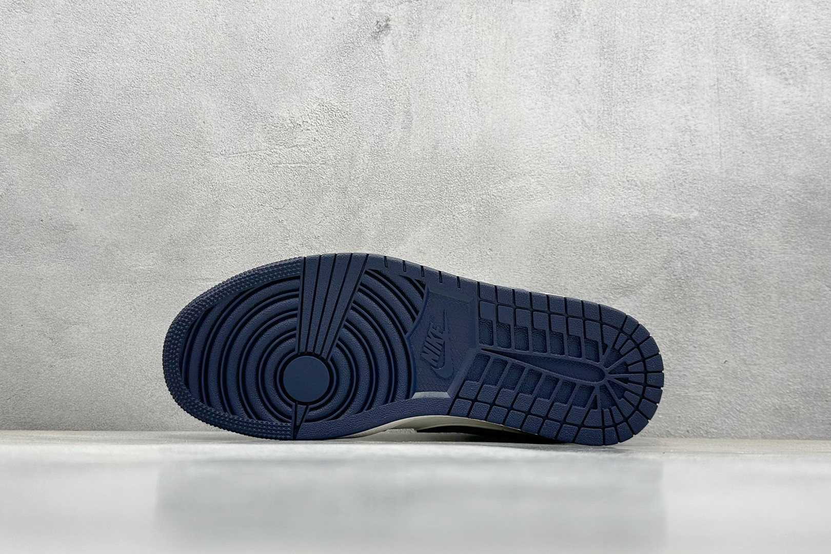  终端放店
XC版 Air Jordan 1 Low AJ1 乔1 斯图西联名 猪八深蓝勾 高端定制 低