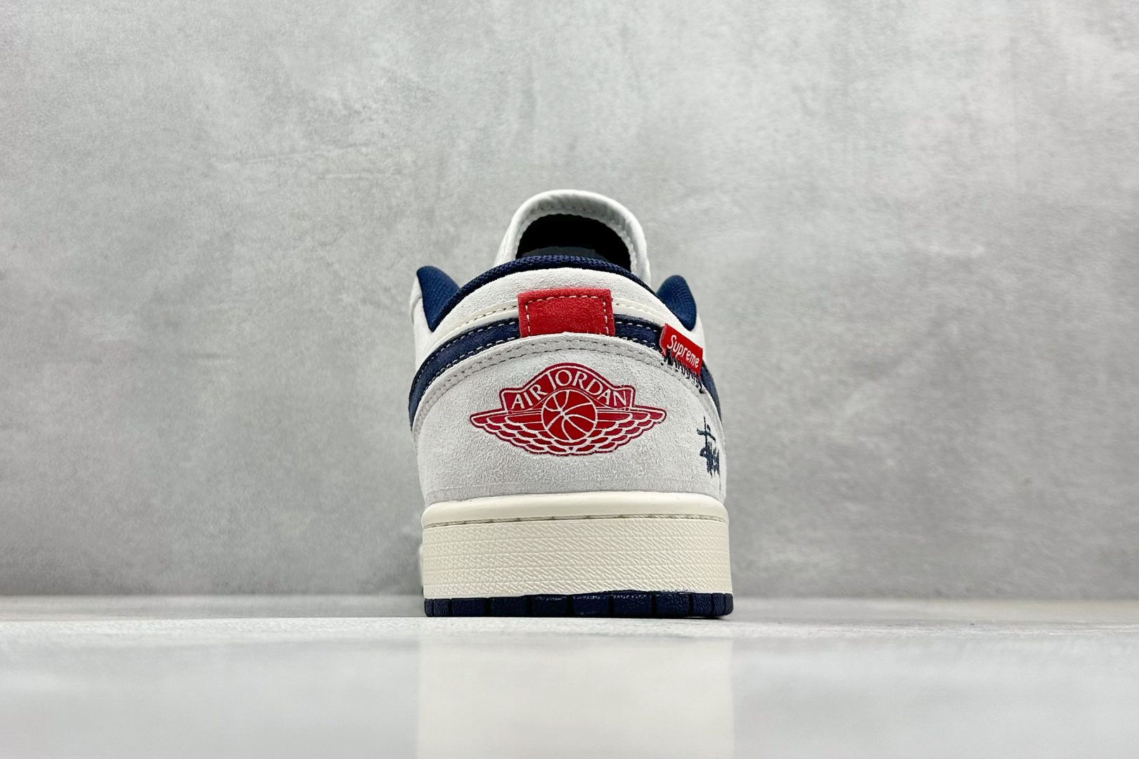  终端放店
XC版 Air Jordan 1 Low AJ1 乔1 斯图西联名 猪八深蓝勾 高端定制 低