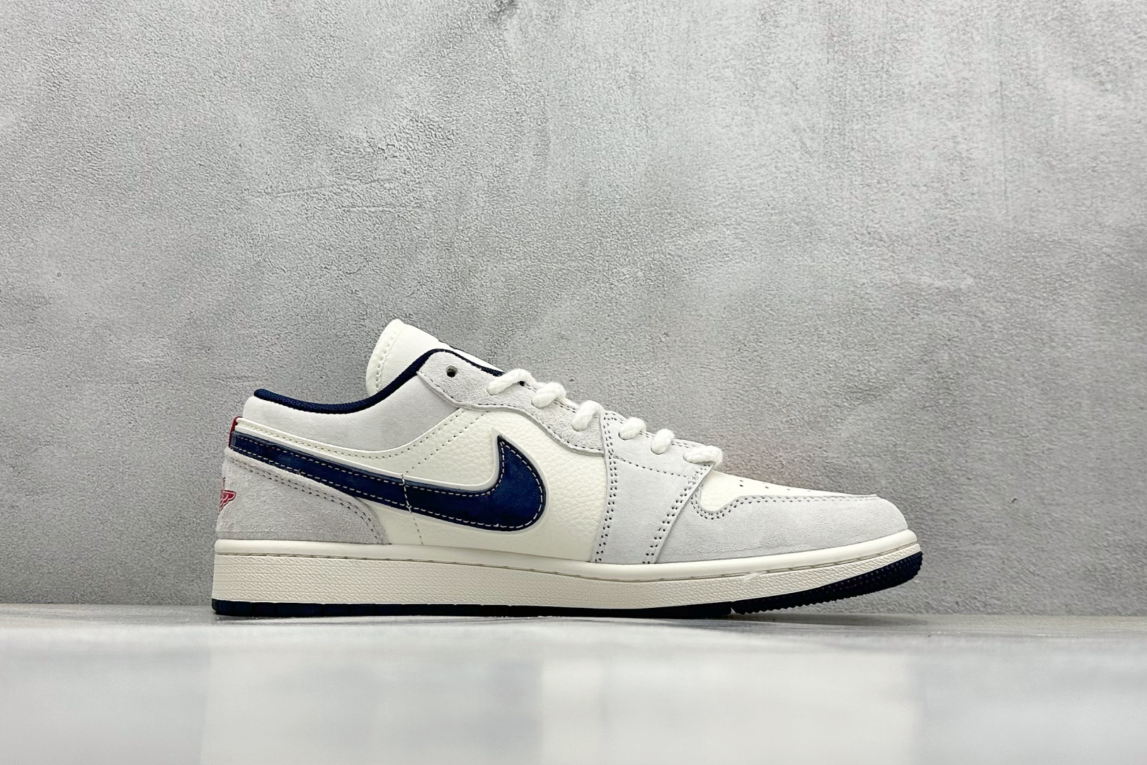  终端放店
XC版 Air Jordan 1 Low AJ1 乔1 斯图西联名 猪八深蓝勾 高端定制 低