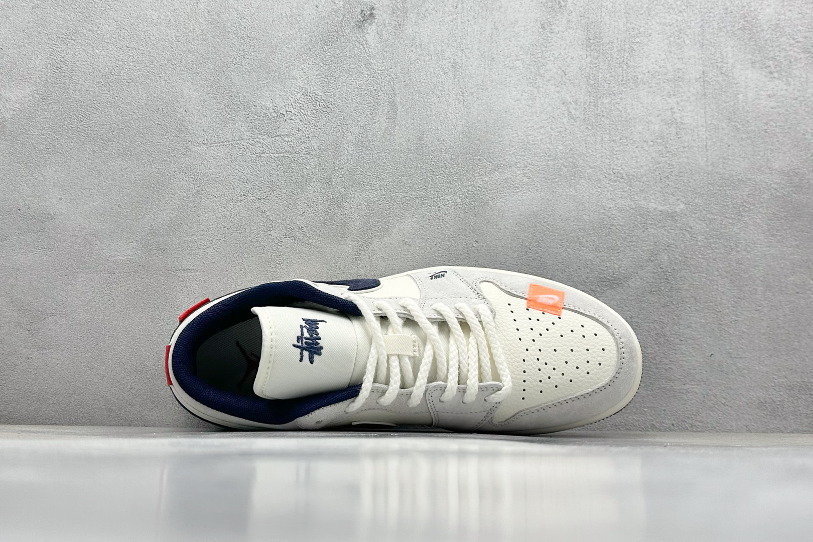  终端放店
XC版 Air Jordan 1 Low AJ1 乔1 斯图西联名 猪八深蓝勾 高端定制 低