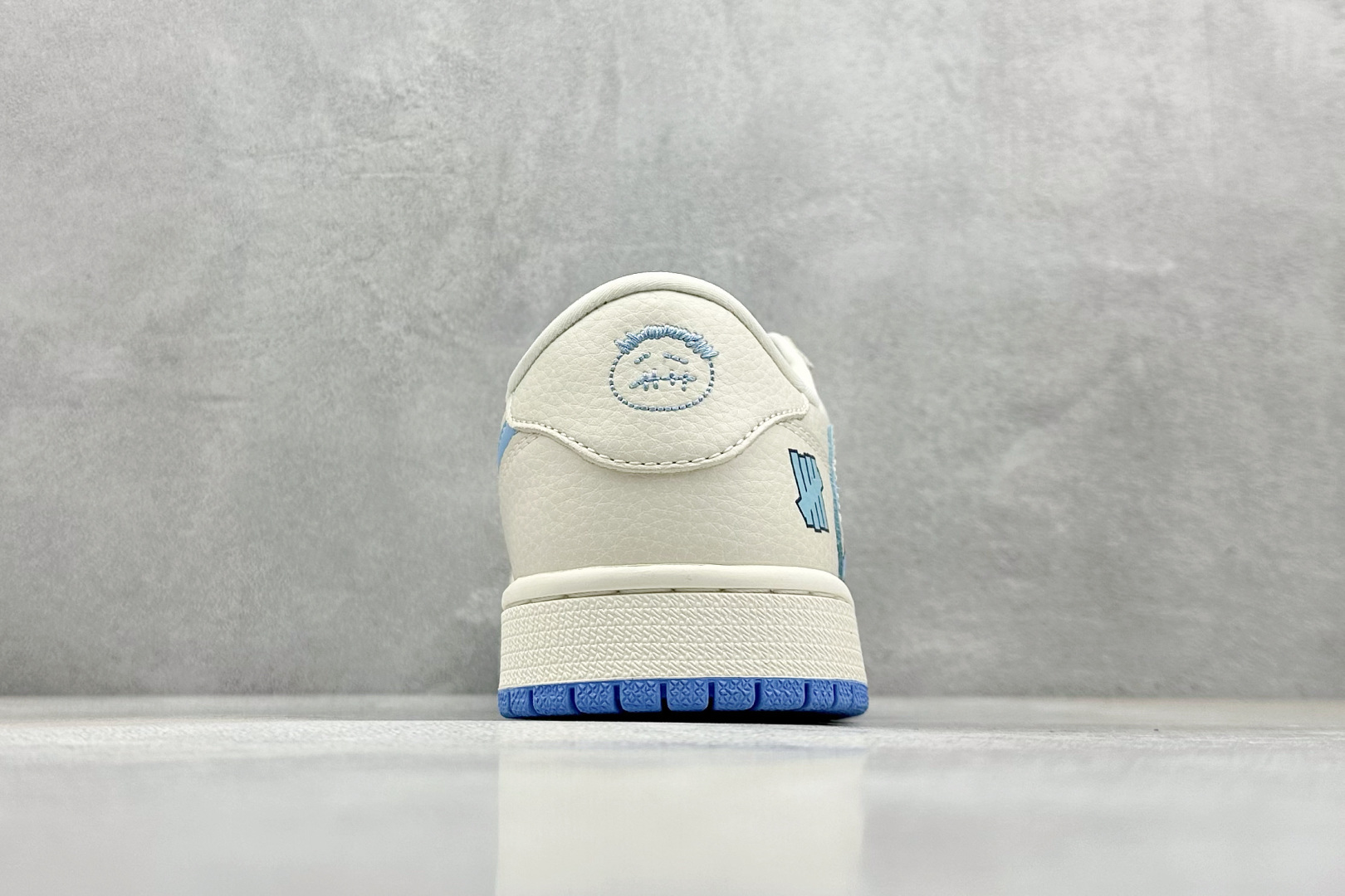 终端放店
XC版 Travis Scott x Fragment Design x Air Jorda