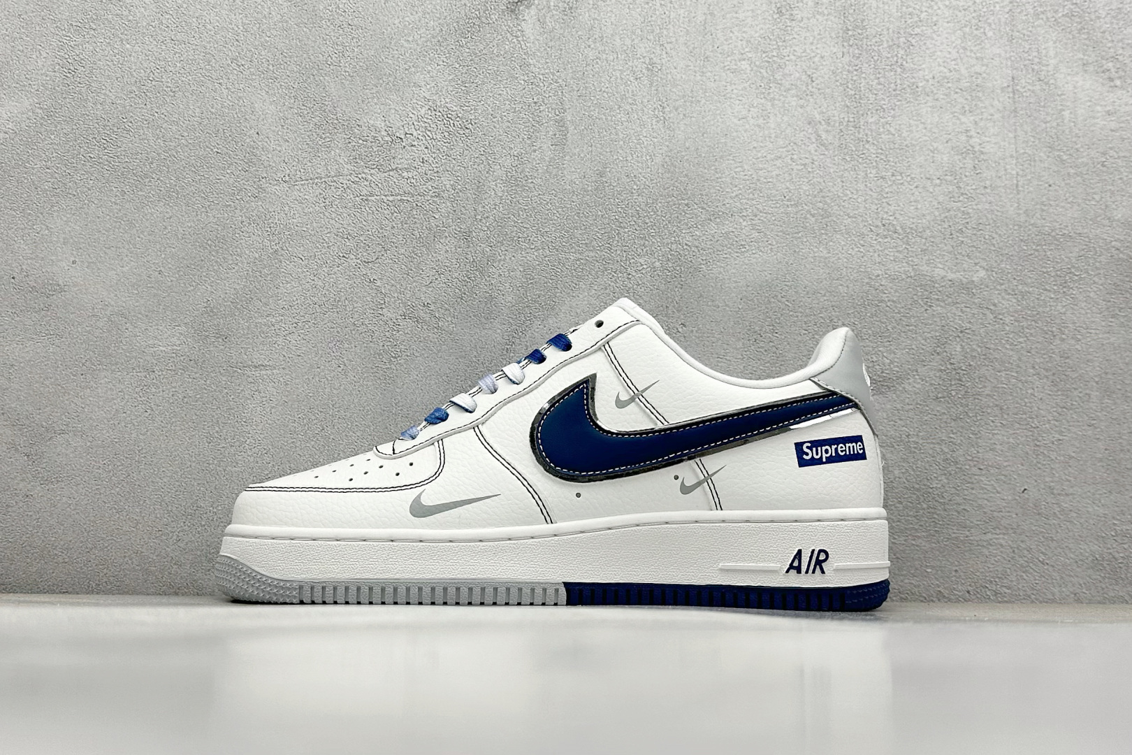  
Nike Air Force 1 Low 07 x Supreme 白蓝灰三小钩
原楦头原纸板 打造