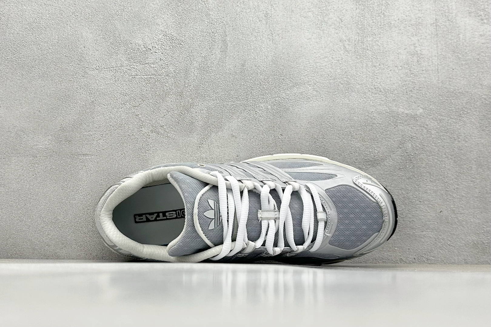  
X版 SFTM x AD Originals Adistar Cushion 
复古前卫科技休闲运动