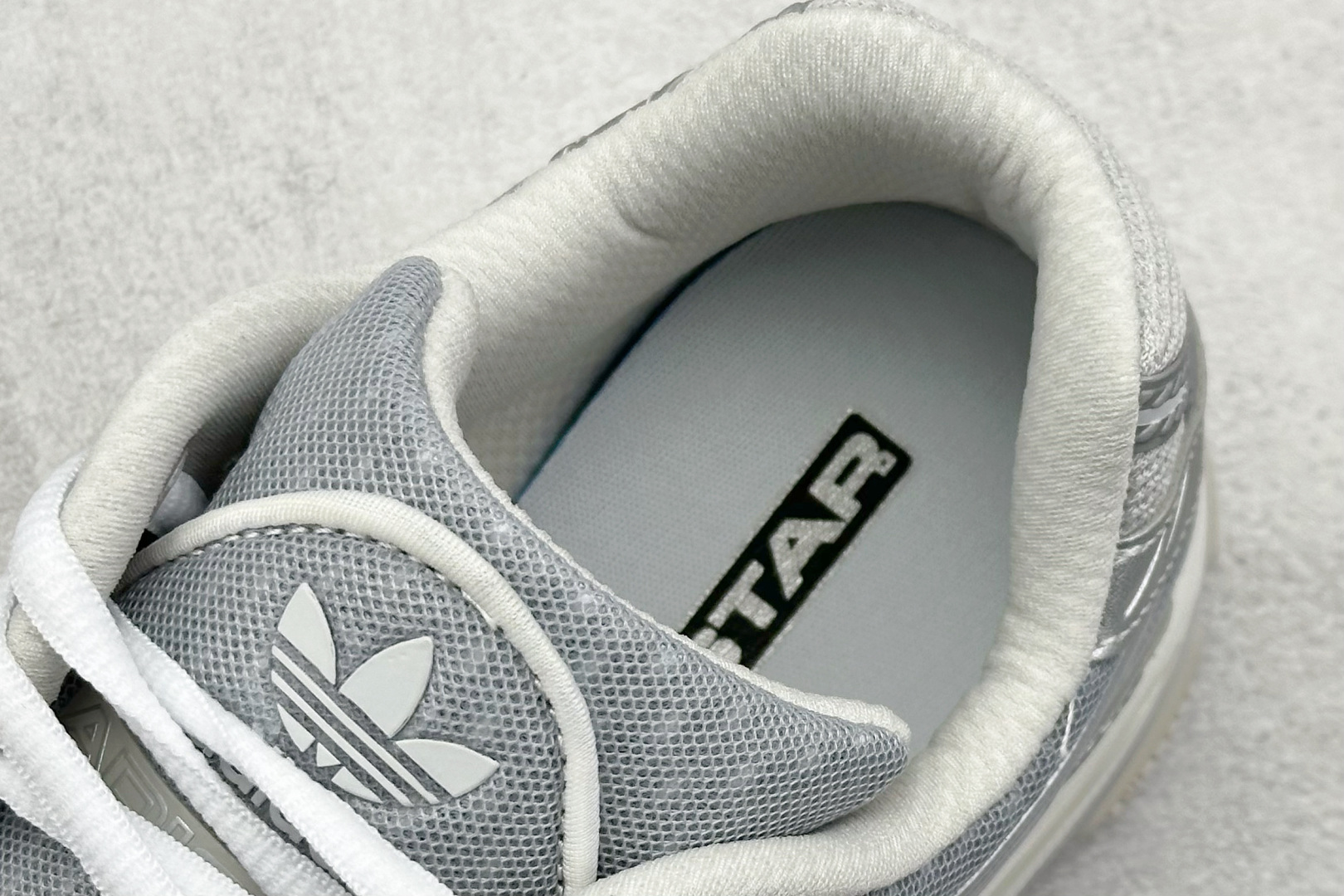  
X版 SFTM x AD Originals Adistar Cushion 
复古前卫科技休闲运动