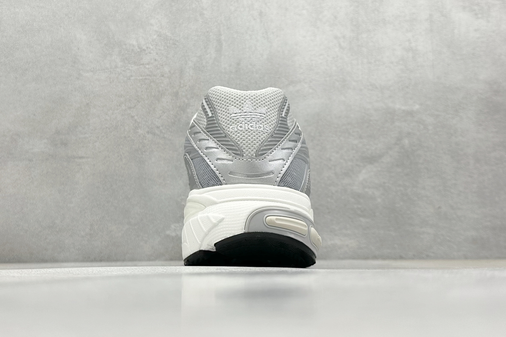  
X版 SFTM x AD Originals Adistar Cushion 
复古前卫科技休闲运动