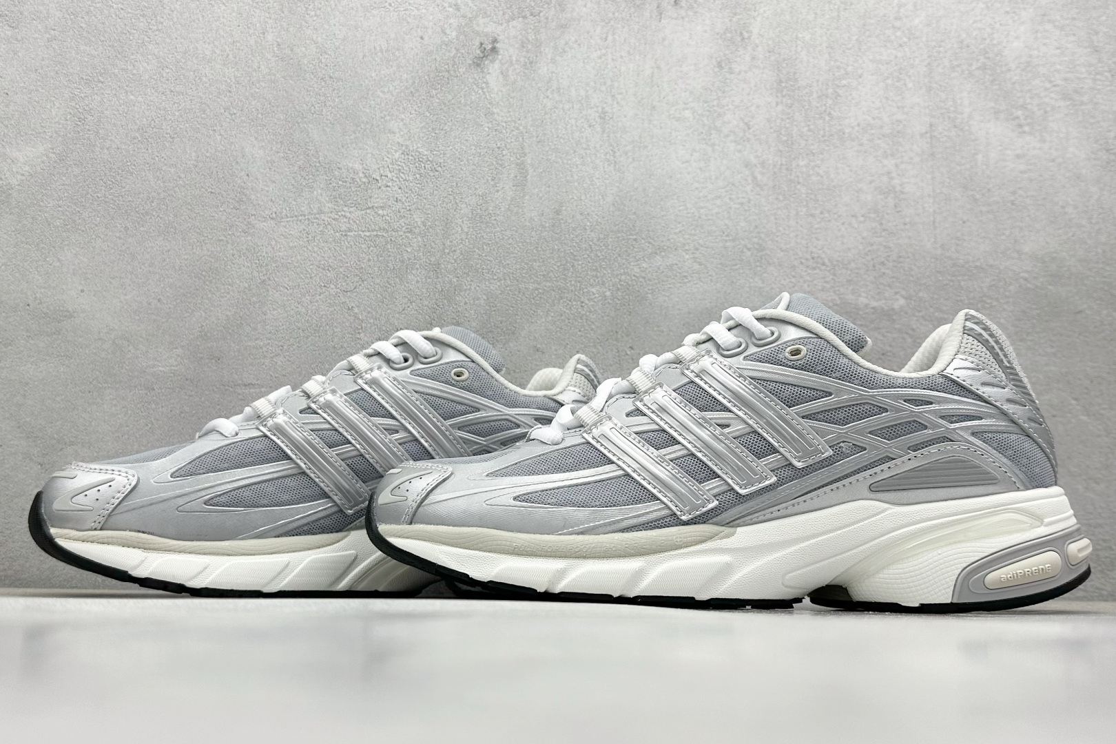 
X版 SFTM x AD Originals Adistar Cushion 
复古前卫科技休闲运动
