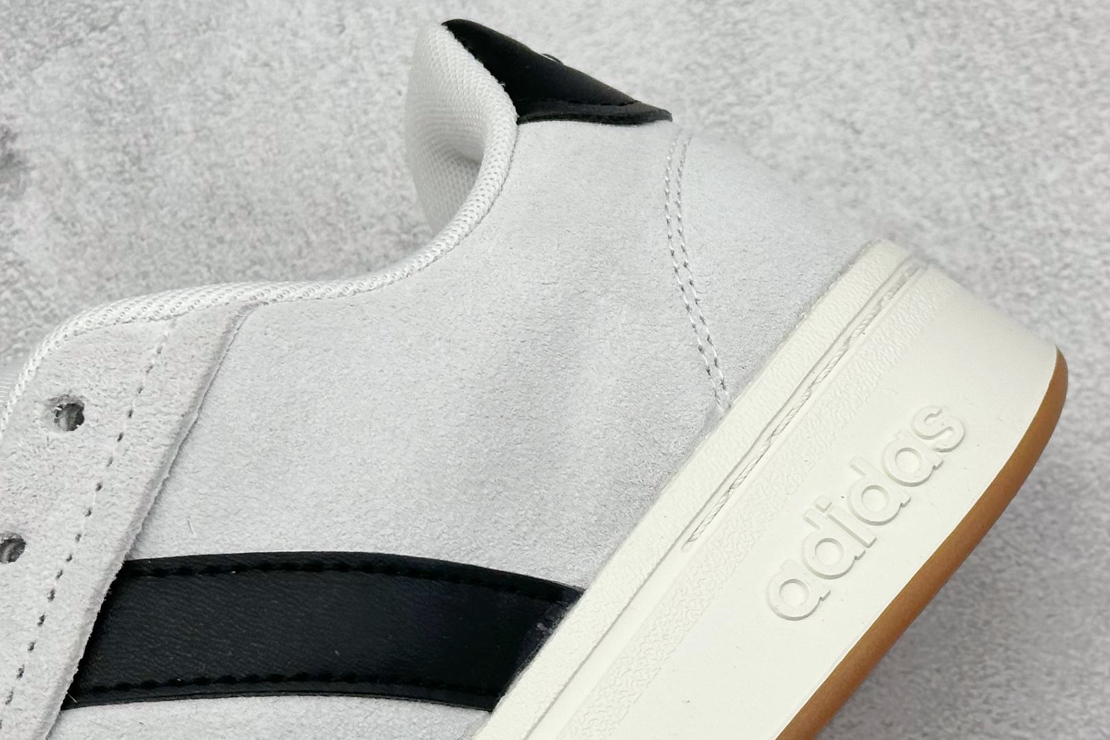  
Adidas GRAND COURT ALPHA 白色
复古潮流休闲面包鞋 原装纯原级
生生不息的经
