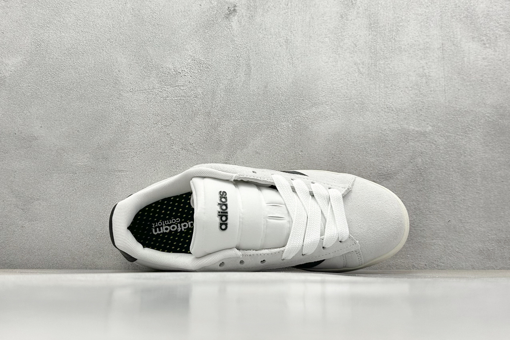  
Adidas GRAND COURT ALPHA 白色
复古潮流休闲面包鞋 原装纯原级
生生不息的经