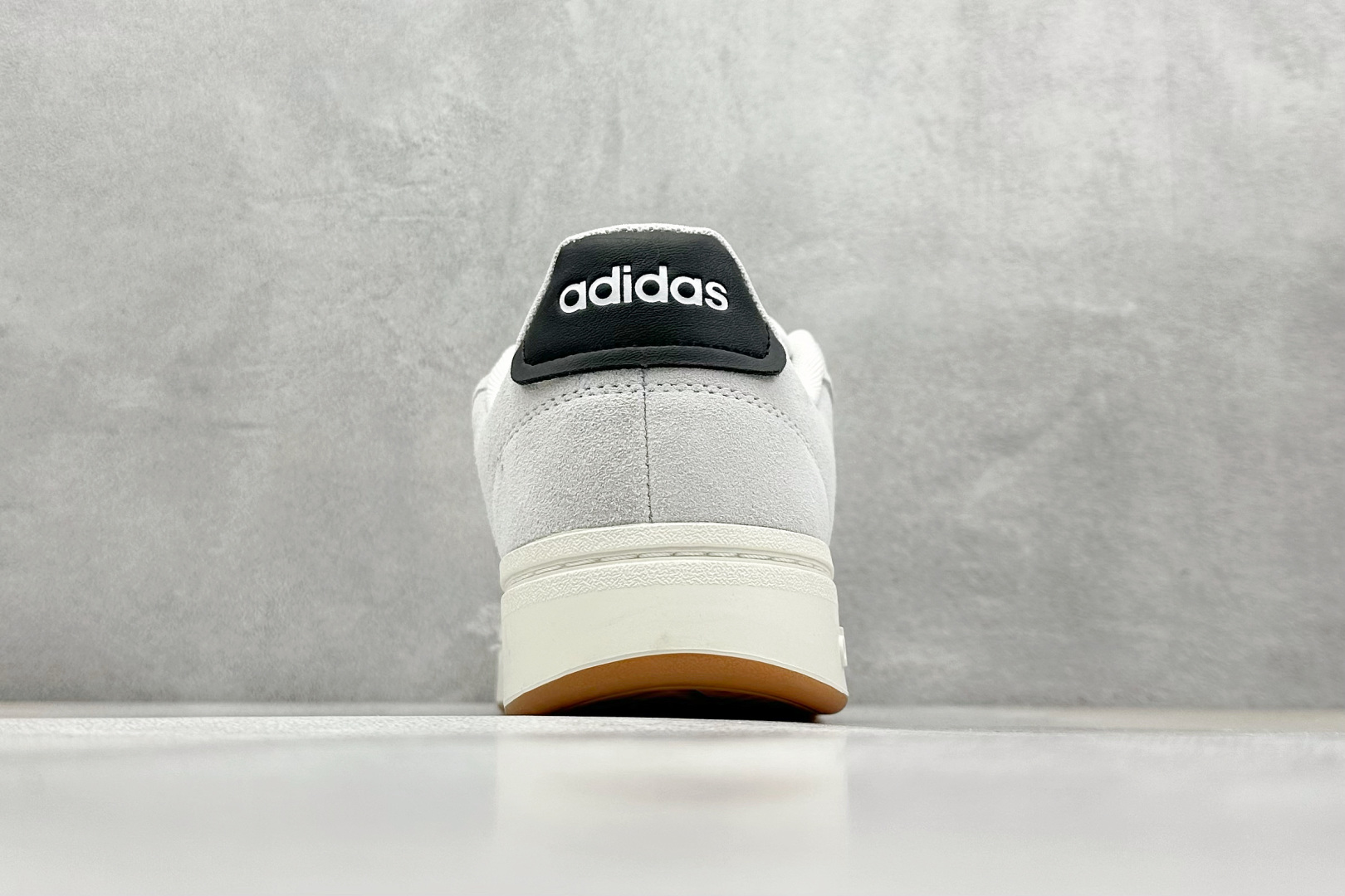  
Adidas GRAND COURT ALPHA 白色
复古潮流休闲面包鞋 原装纯原级
生生不息的经
