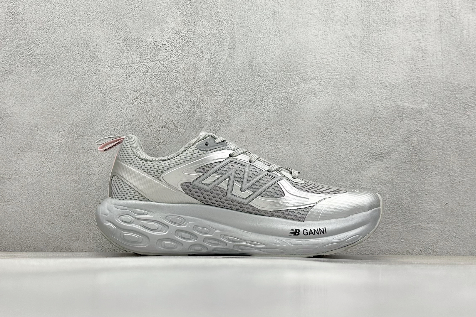  
New Balance NB Fresh Foam Evoz
舒适耐磨低帮跑步鞋 
受到Fresh 