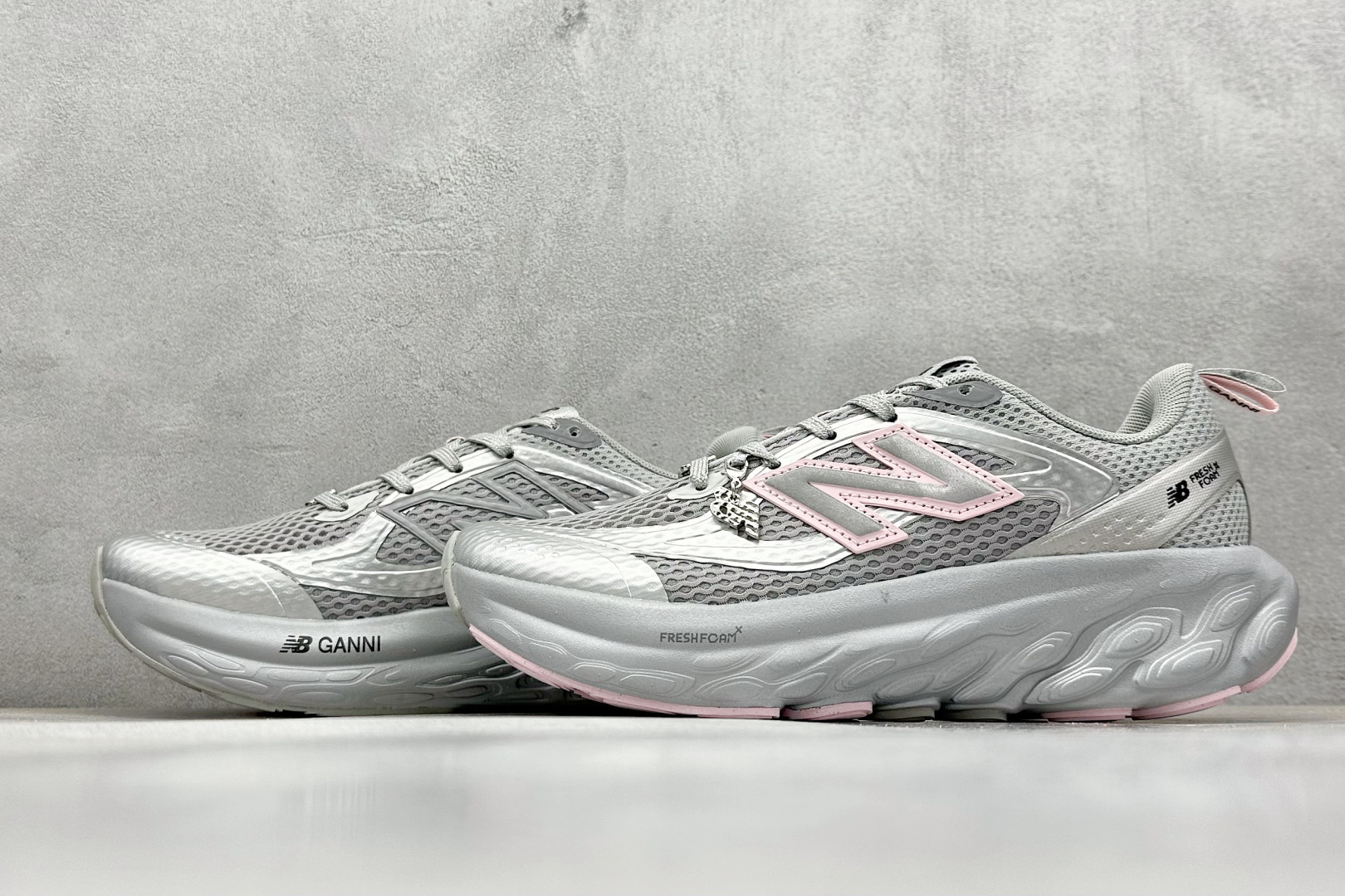  
New Balance NB Fresh Foam Evoz
舒适耐磨低帮跑步鞋 
受到Fresh 