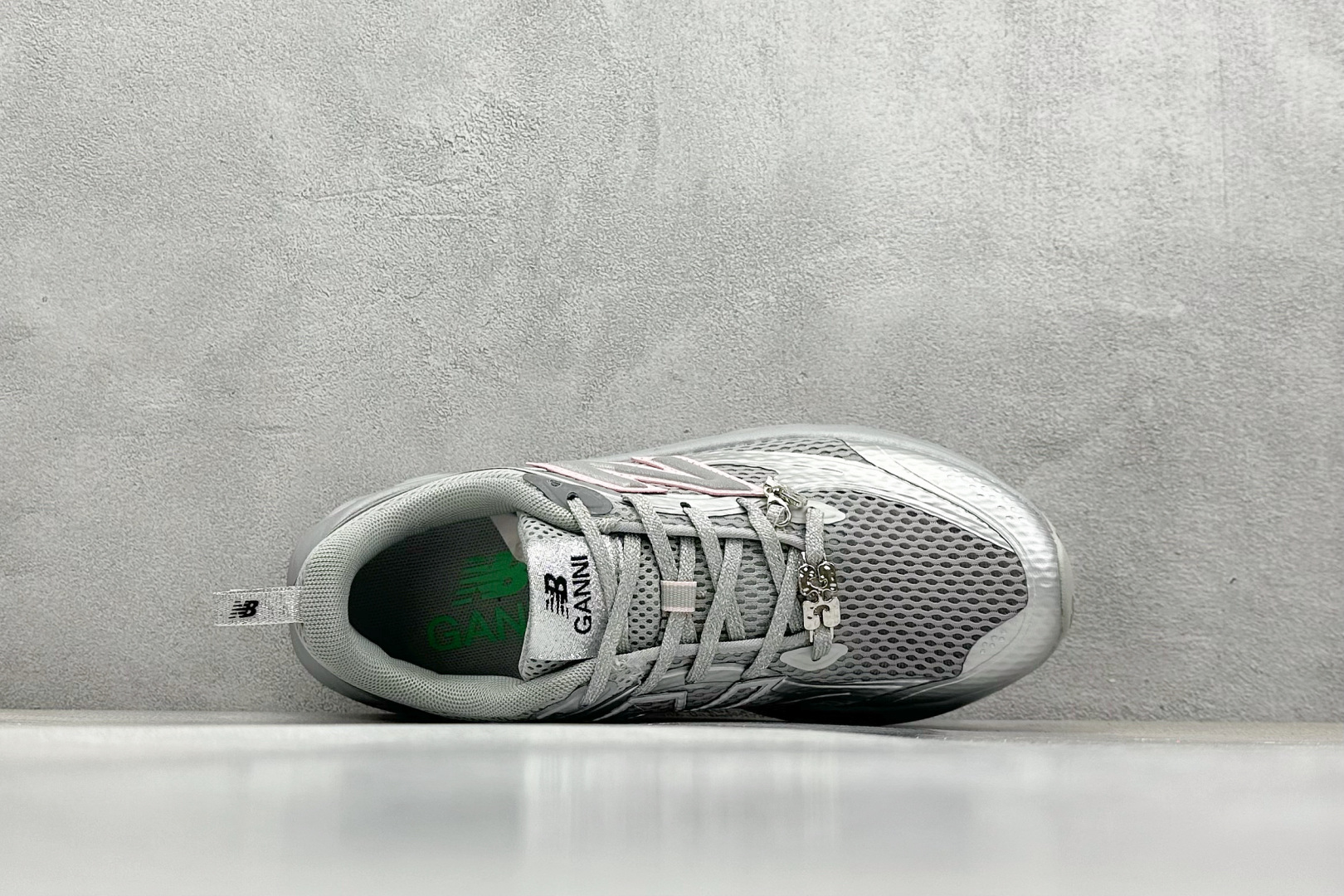  
New Balance NB Fresh Foam Evoz
舒适耐磨低帮跑步鞋 
受到Fresh 