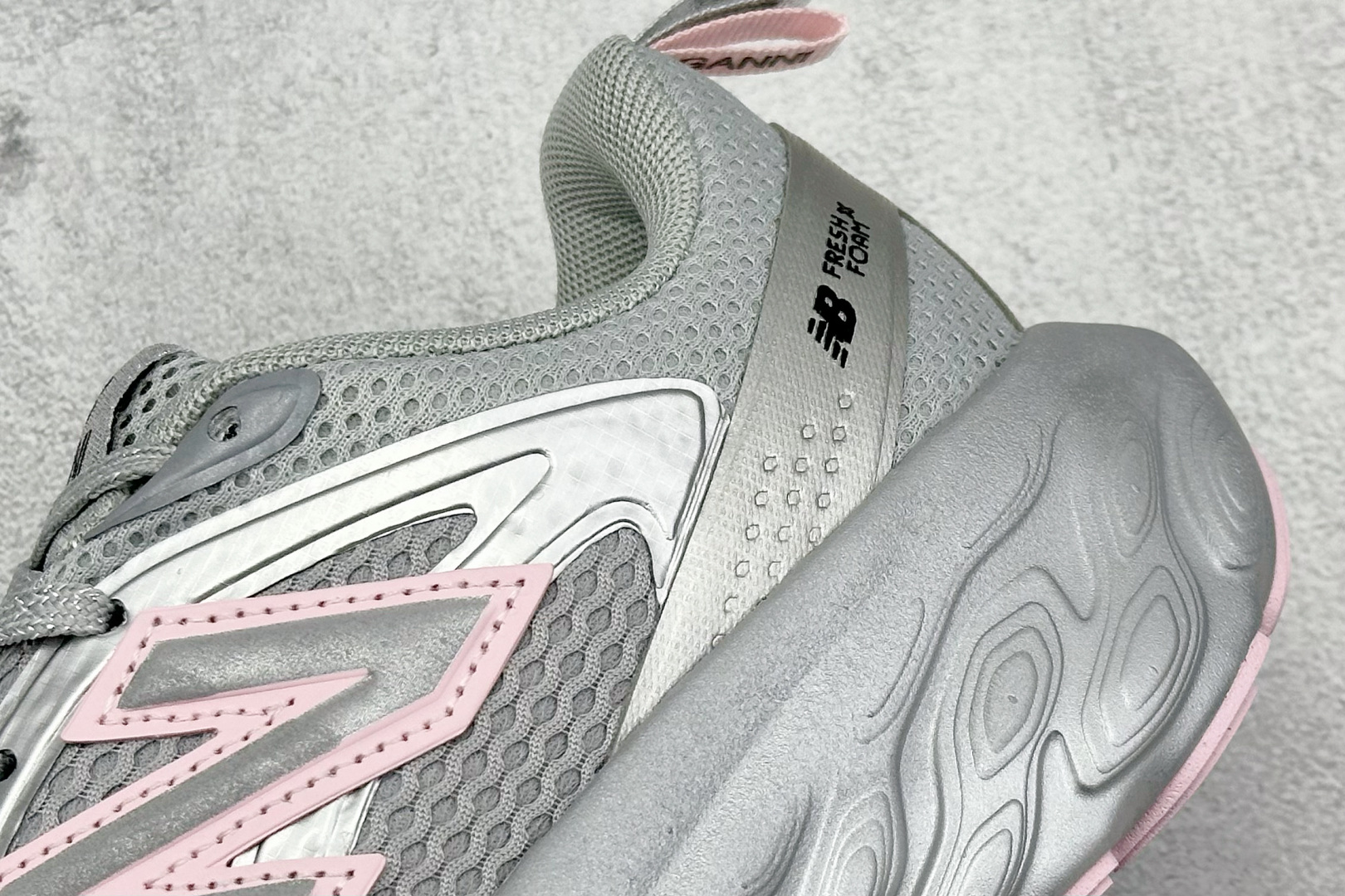  
New Balance NB Fresh Foam Evoz
舒适耐磨低帮跑步鞋 
受到Fresh 