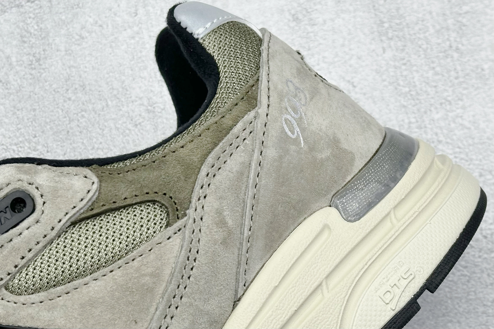 New Balance NB Made In USA M993系列美产血统经典复古休闲运动百搭老爹跑步鞋 U993JJ