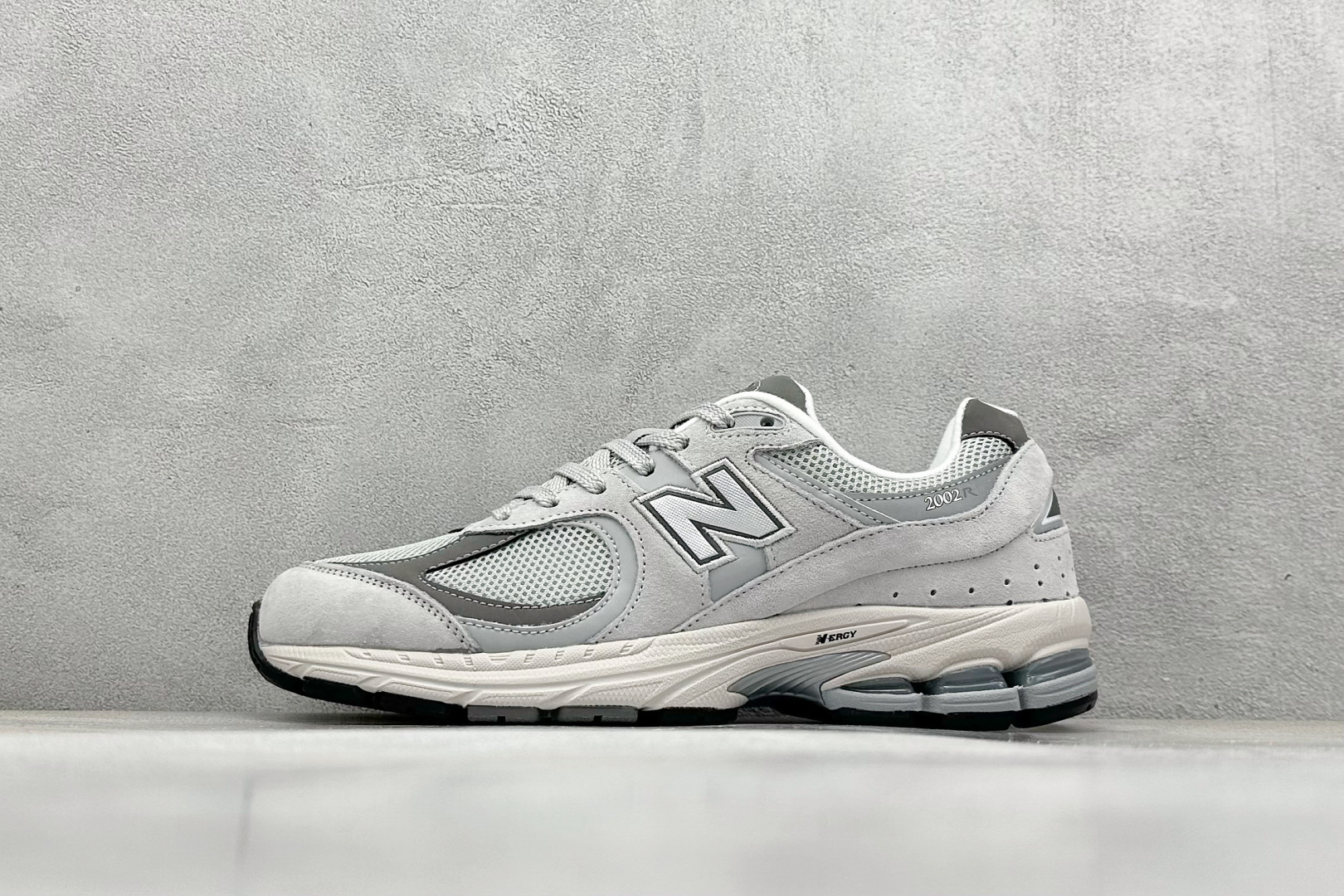 福利特价 
New Balance 2002 复古休闲跑步鞋
#鞋款延续了经典科技，升级版N-ERGY