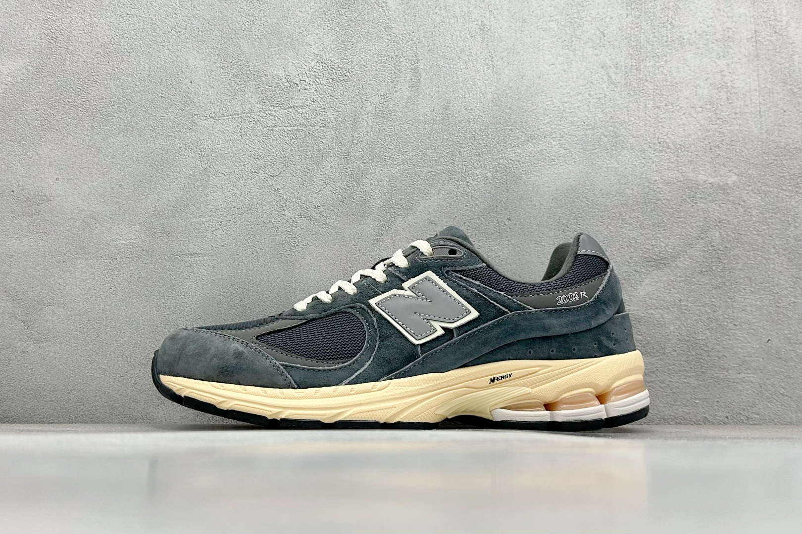 福利特价 
New Balance 2002 复古休闲跑步鞋
#鞋款延续了经典科技，升级版N-ERGY