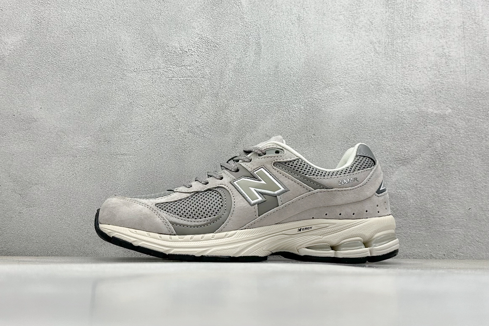 福利特价 
New Balance 2002 复古休闲跑步鞋
#鞋款延续了经典科技，升级版N-ERGY