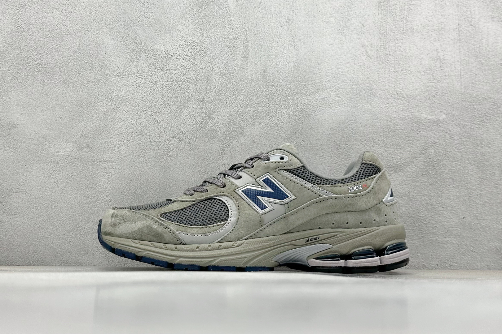 福利特价 
New Balance 2002 复古休闲跑步鞋
#鞋款延续了经典科技，升级版N-ERGY