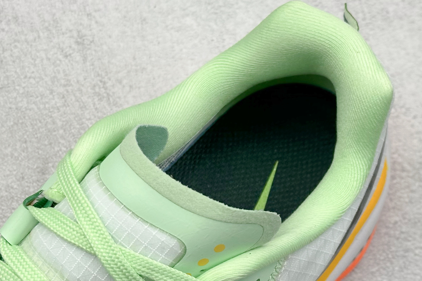  
XL版 Nike Air Zoomx UL TRAFLY TRAIL 登月休闲运动跑步鞋 

货号：