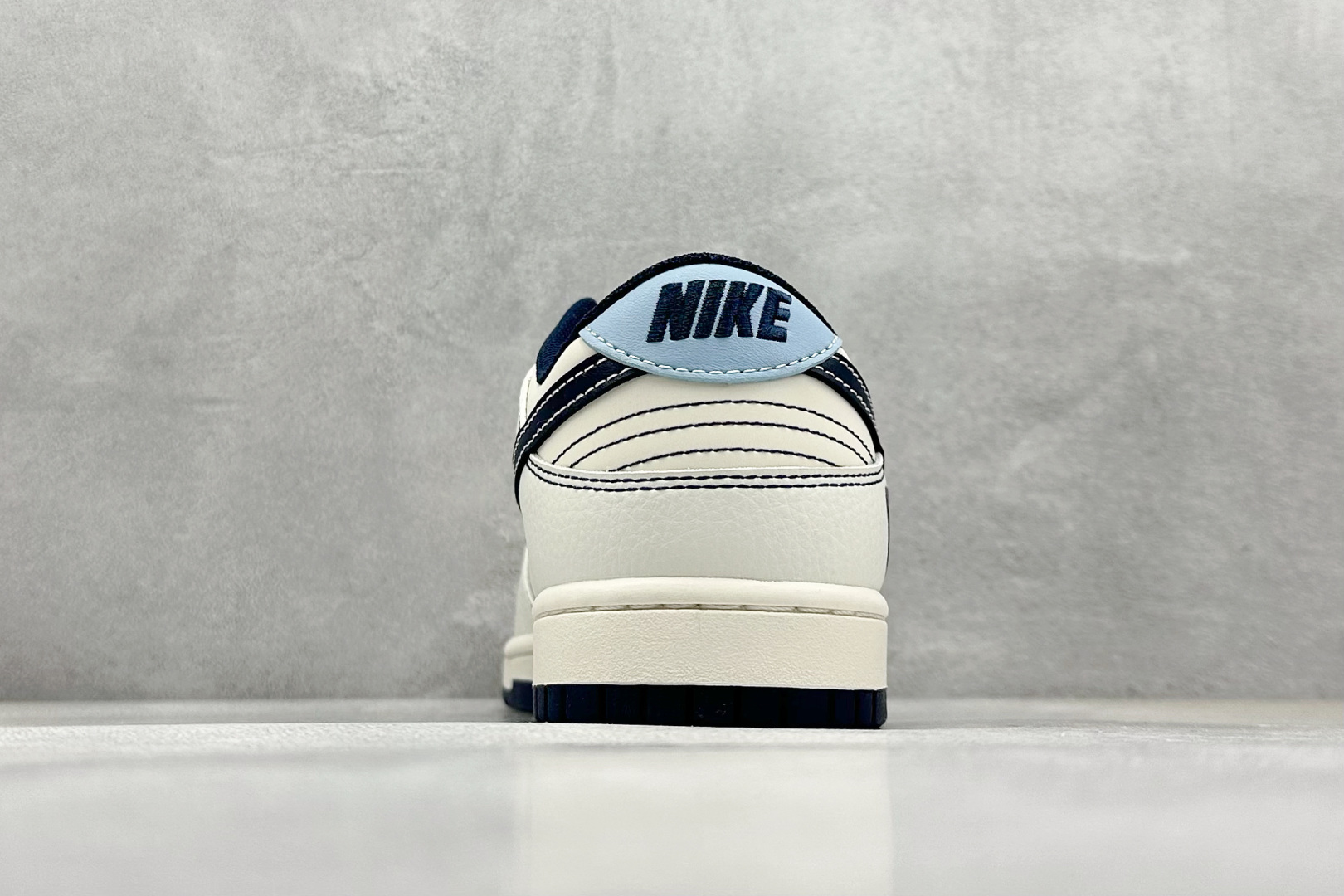  
Nike SB Dunk Low x BAPE 白蓝
纯原大厂出品 极力推荐
原装头层材料 独家版型