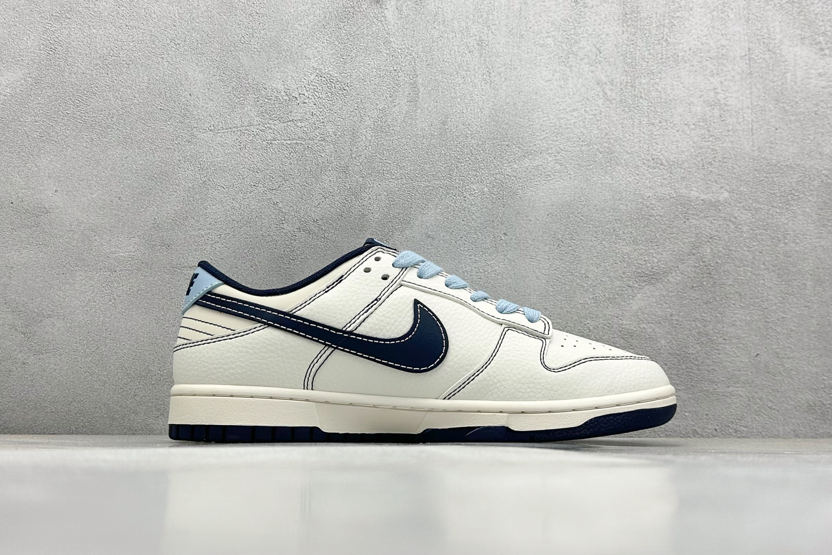  
Nike SB Dunk Low x BAPE 白蓝
纯原大厂出品 极力推荐
原装头层材料 独家版型
