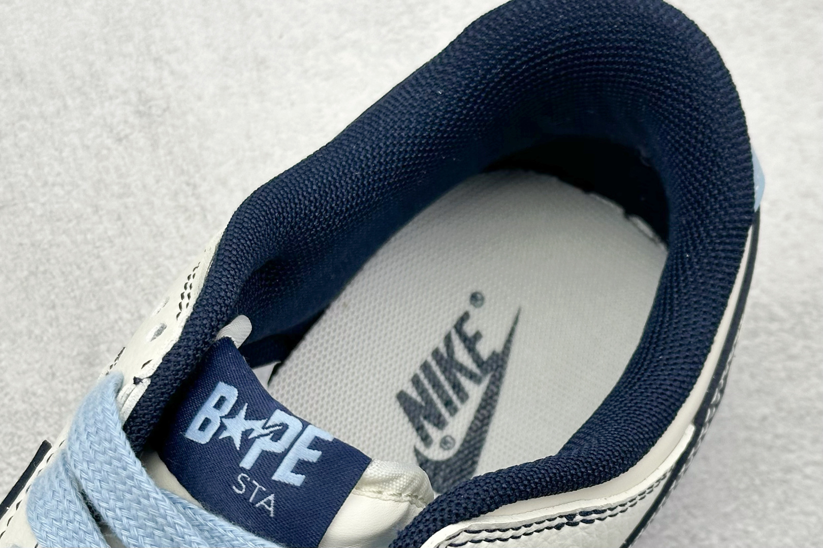  
Nike SB Dunk Low x BAPE 白蓝
纯原大厂出品 极力推荐
原装头层材料 独家版型