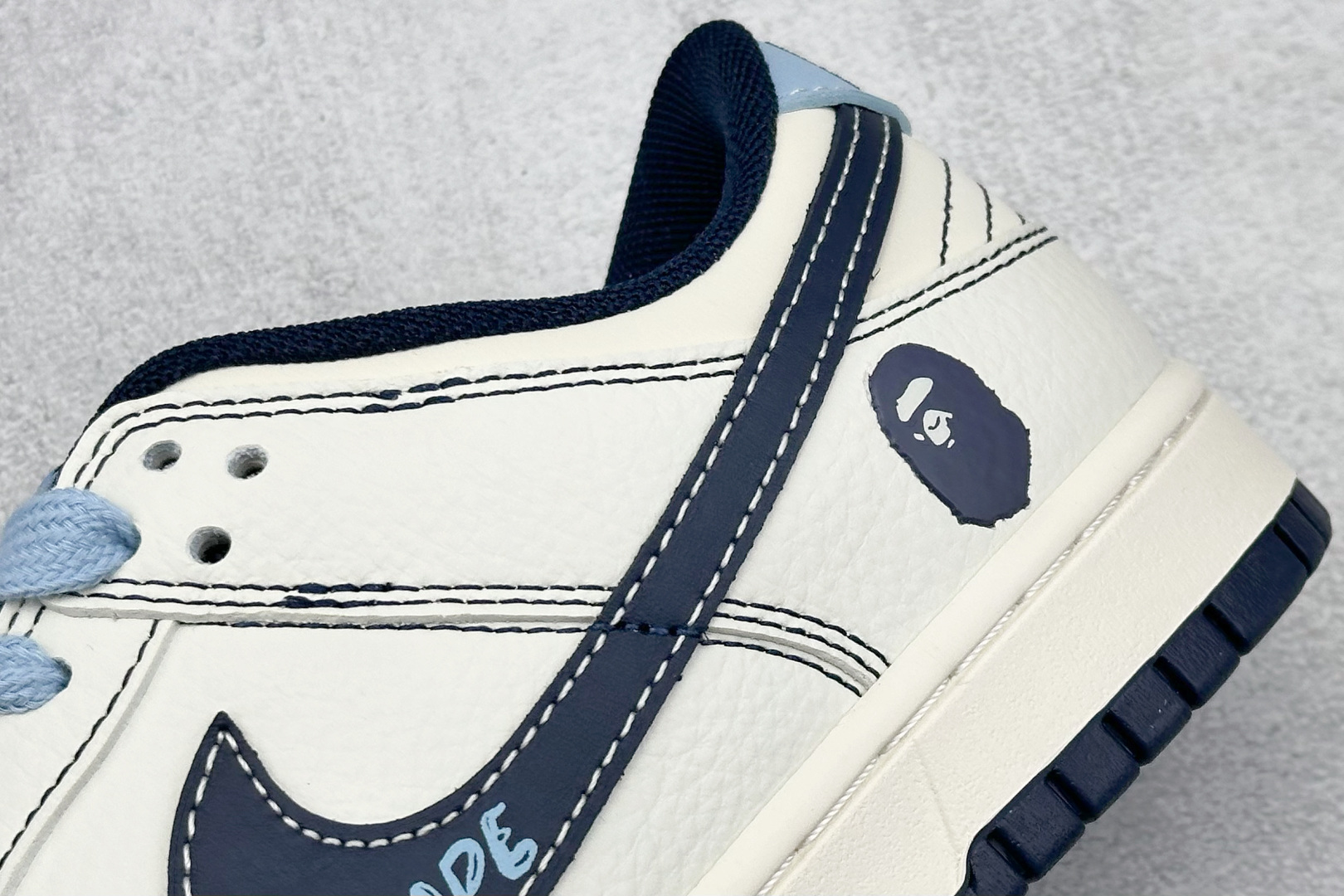  
Nike SB Dunk Low x BAPE 白蓝
纯原大厂出品 极力推荐
原装头层材料 独家版型