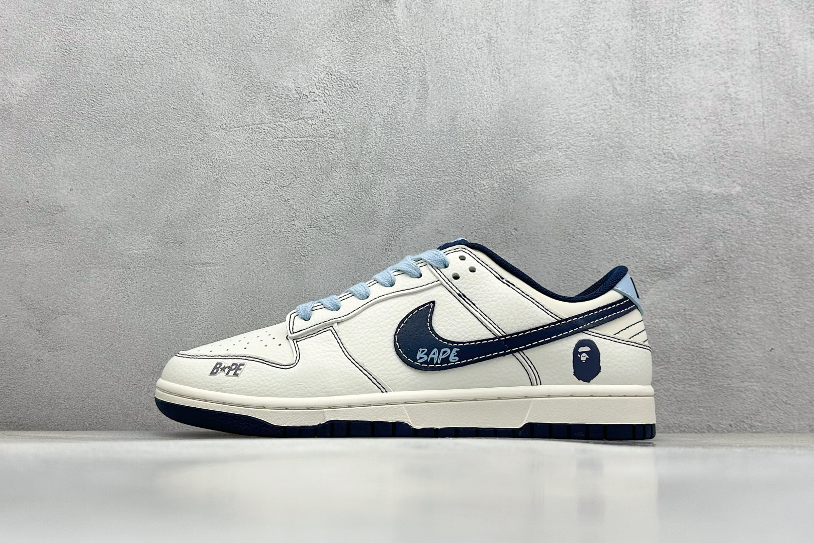  
Nike SB Dunk Low x BAPE 白蓝
纯原大厂出品 极力推荐
原装头层材料 独家版型