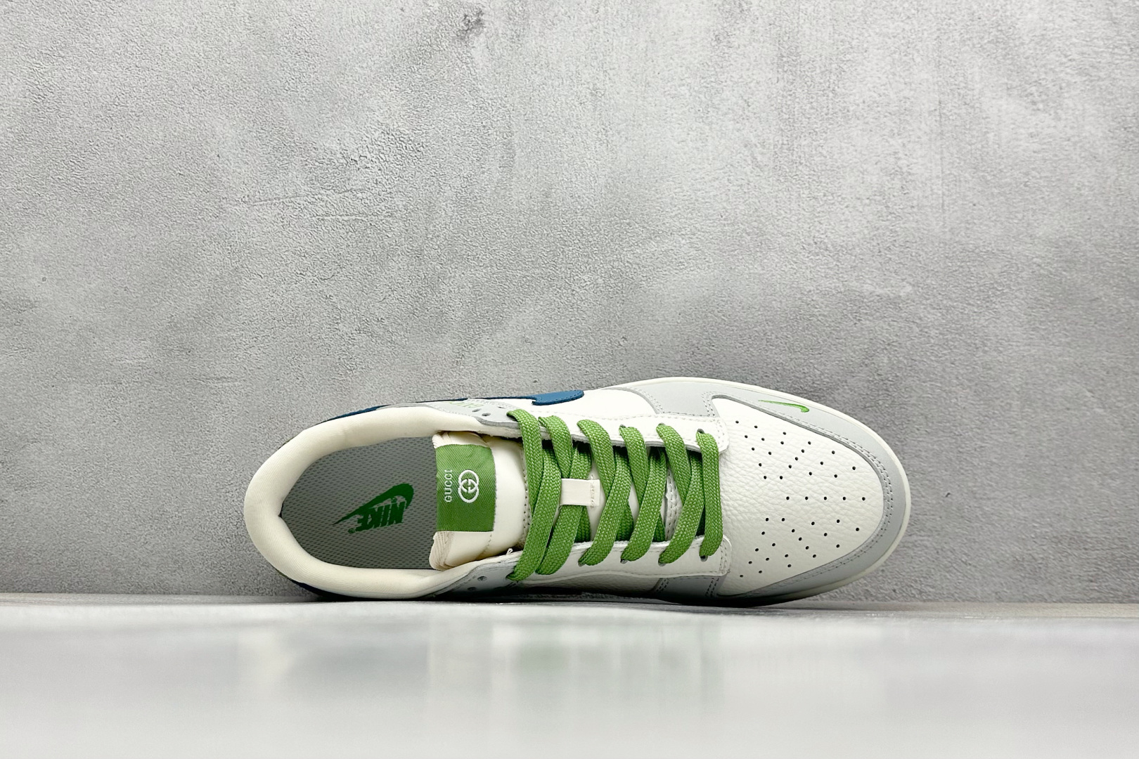  
Nike SB Dunk Low x GUCCI 白灰绿小钩
纯原大厂出品 极力推荐
原装头层材料 