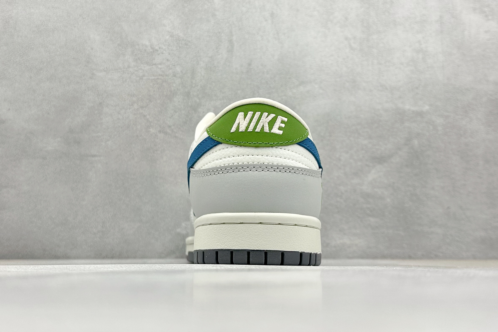  
Nike SB Dunk Low x GUCCI 白灰绿小钩
纯原大厂出品 极力推荐
原装头层材料 