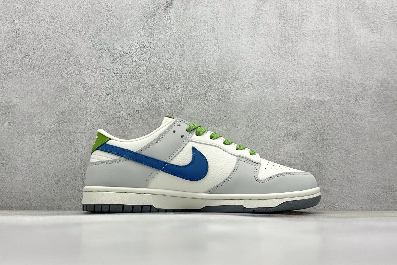  
Nike SB Dunk Low x GUCCI 白灰绿小钩
纯原大厂出品 极力推荐
原装头层材料 