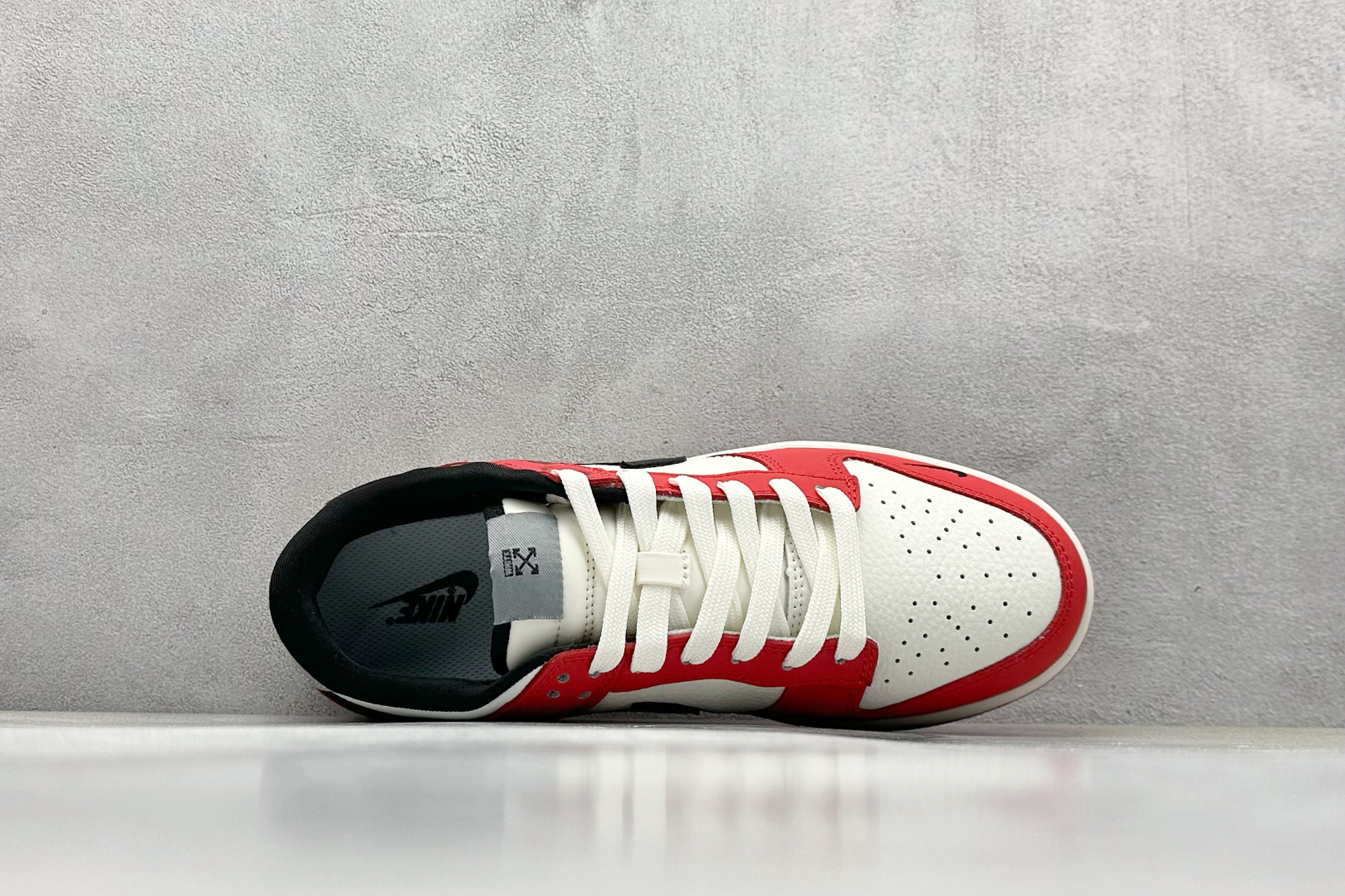 
Nike SB Dunk Low x OFF-WHITE 白红黑小钩
纯原大厂出品 极力推荐
原装头