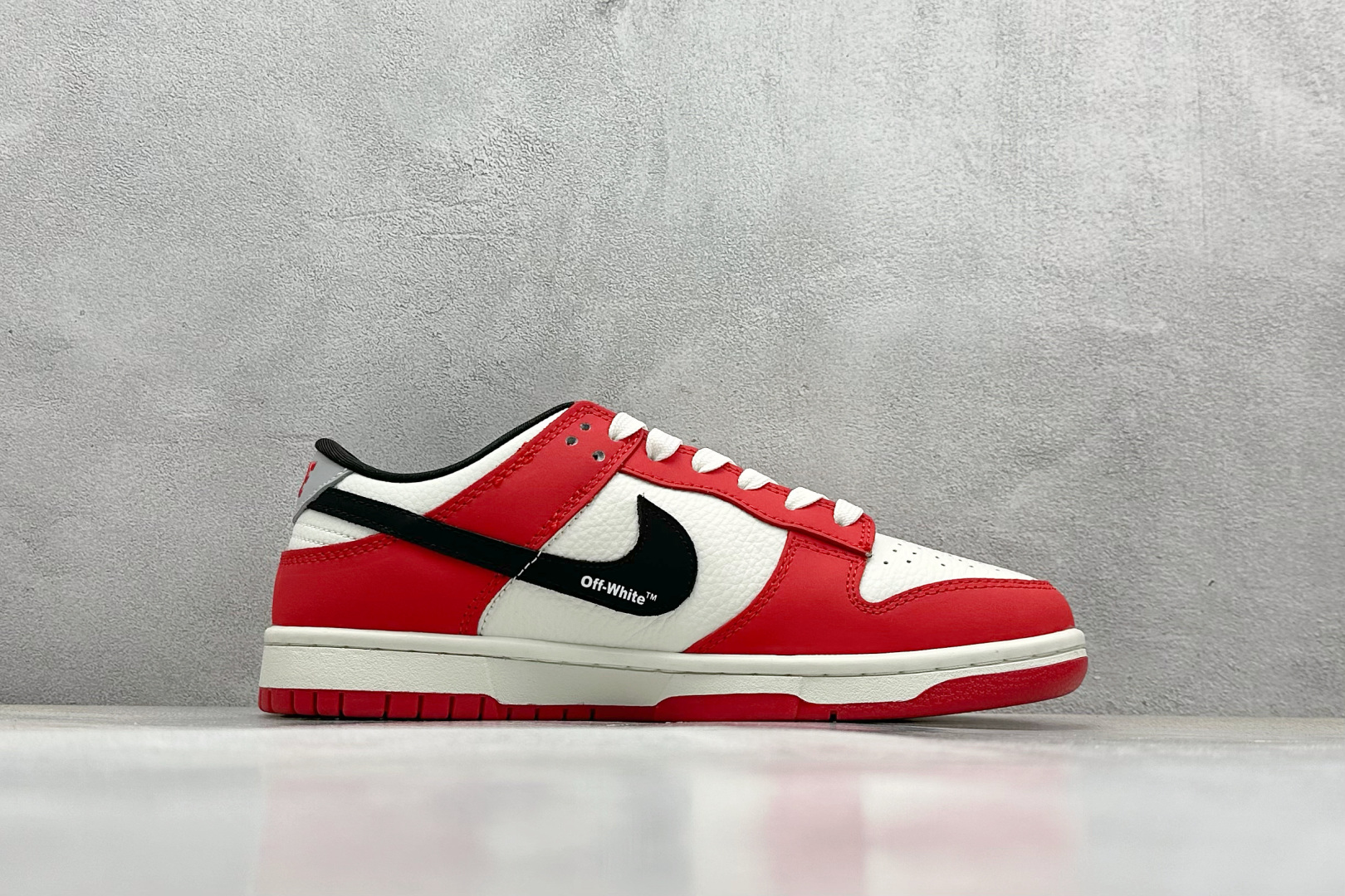  
Nike SB Dunk Low x OFF-WHITE 白红黑小钩
纯原大厂出品 极力推荐
原装头