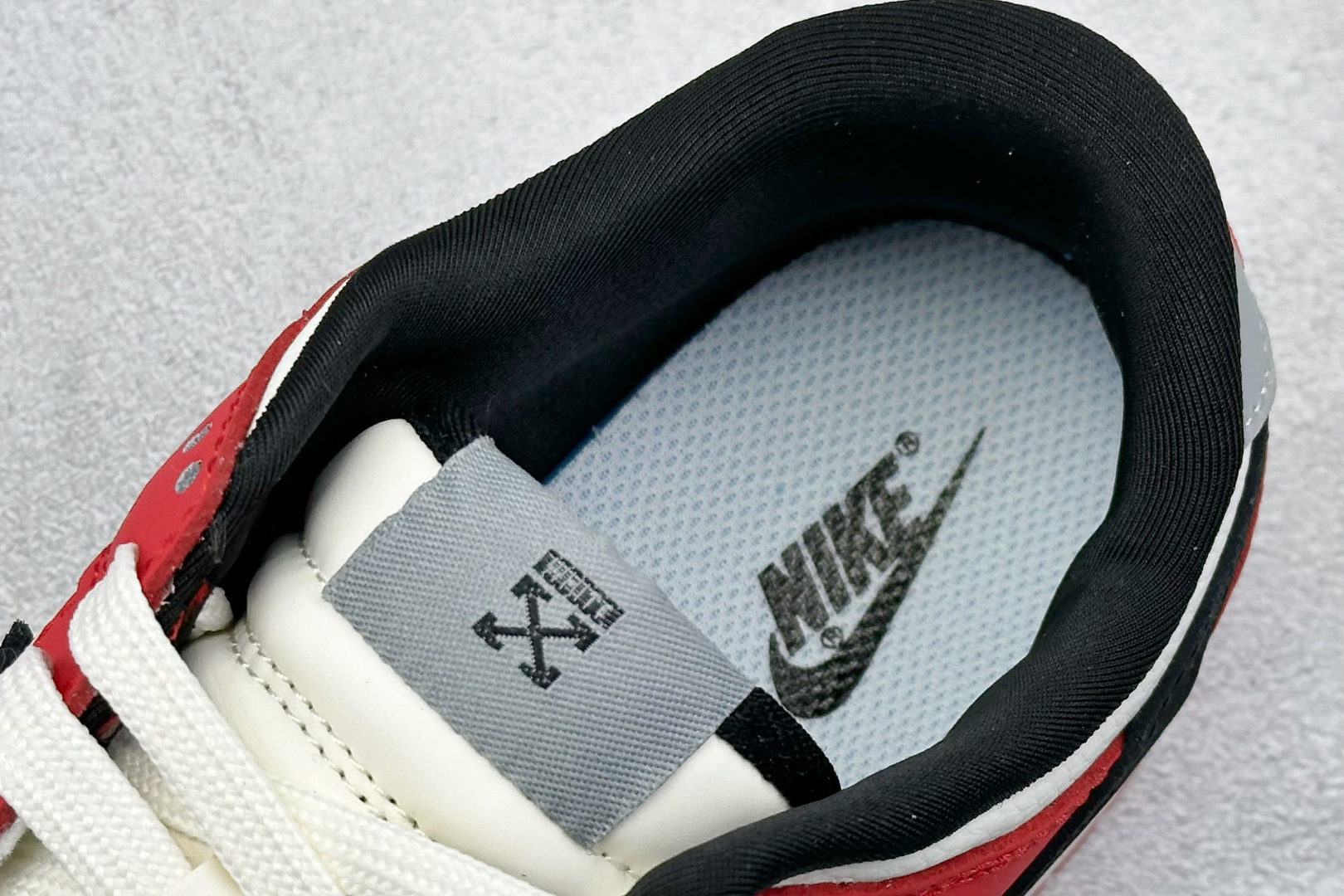  
Nike SB Dunk Low x OFF-WHITE 白红黑小钩
纯原大厂出品 极力推荐
原装头