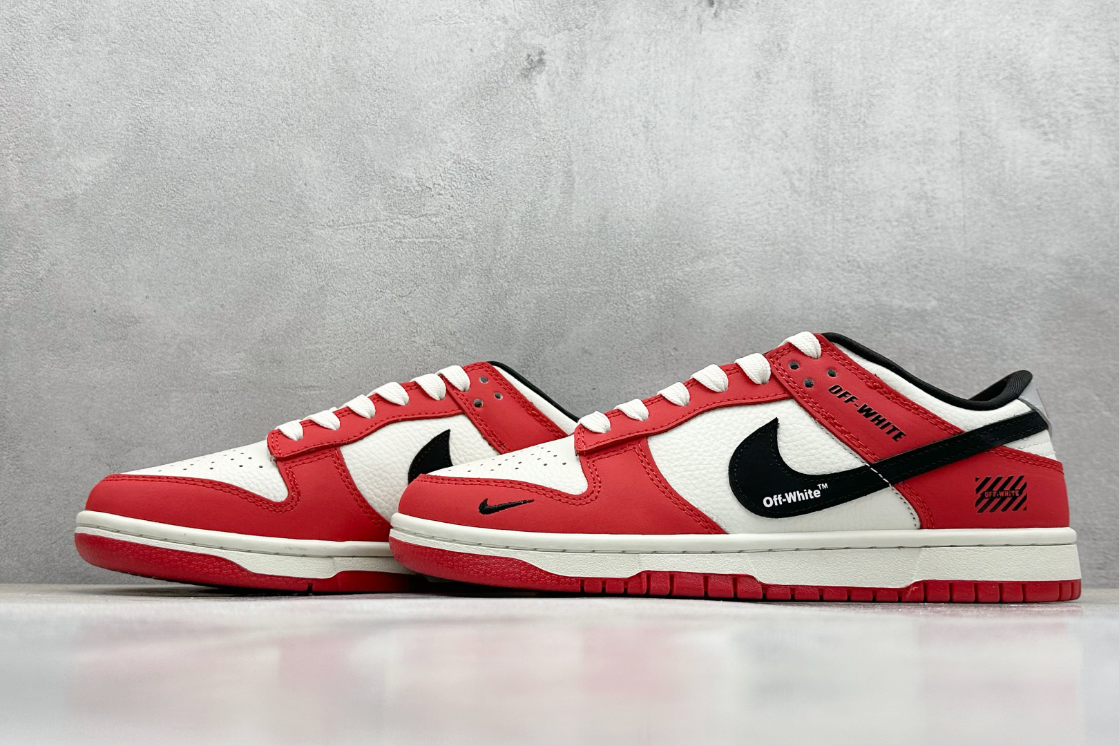  
Nike SB Dunk Low x OFF-WHITE 白红黑小钩
纯原大厂出品 极力推荐
原装头