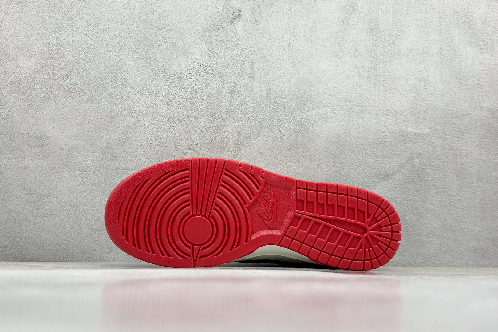  
Nike SB Dunk Low x OFF-WHITE 白红黑小钩
纯原大厂出品 极力推荐
原装头