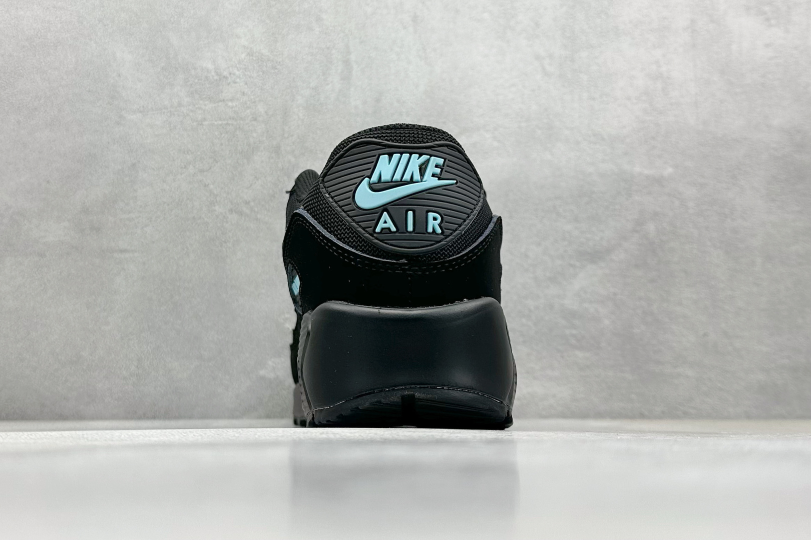  
Nike Air Max 90 耐克复古气垫跑鞋 

货号：HV6224-001
尺码：36 36