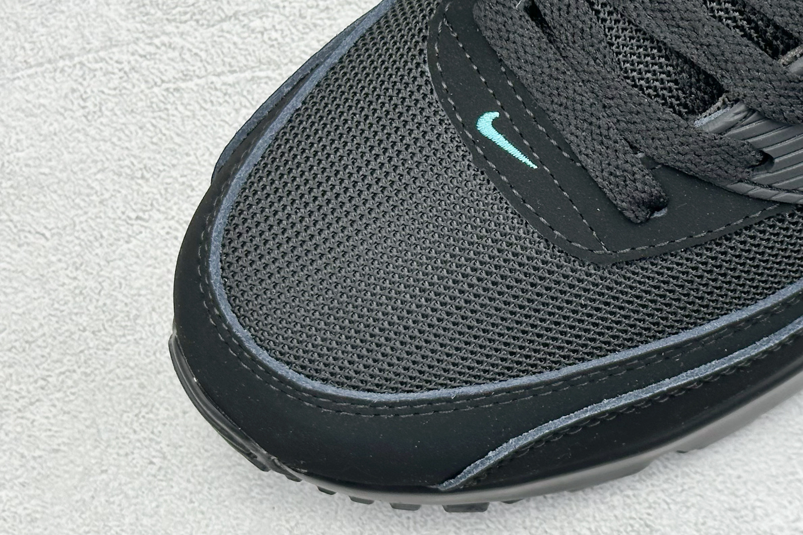  
Nike Air Max 90 耐克复古气垫跑鞋 

货号：HV6224-001
尺码：36 36