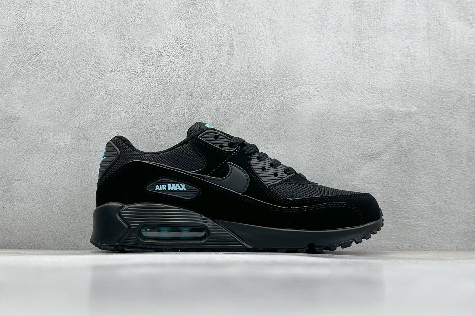  
Nike Air Max 90 耐克复古气垫跑鞋 

货号：HV6224-001
尺码：36 36