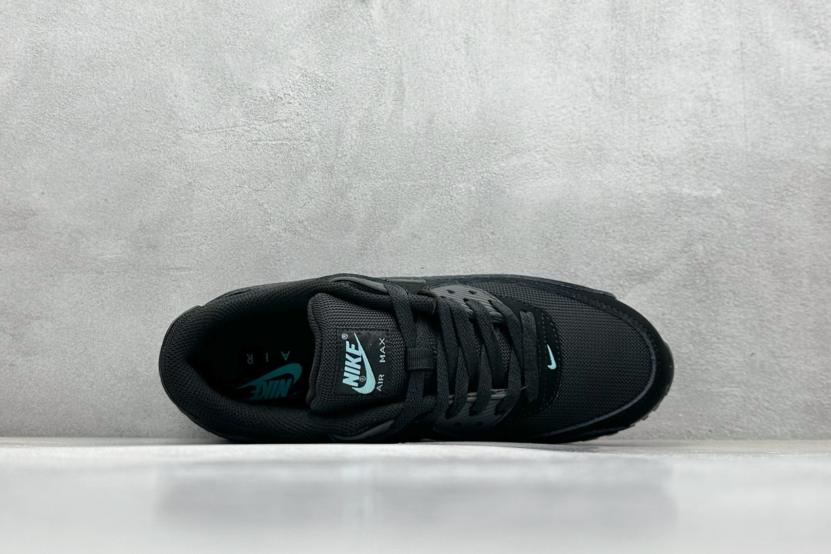  
Nike Air Max 90 耐克复古气垫跑鞋 

货号：HV6224-001
尺码：36 36