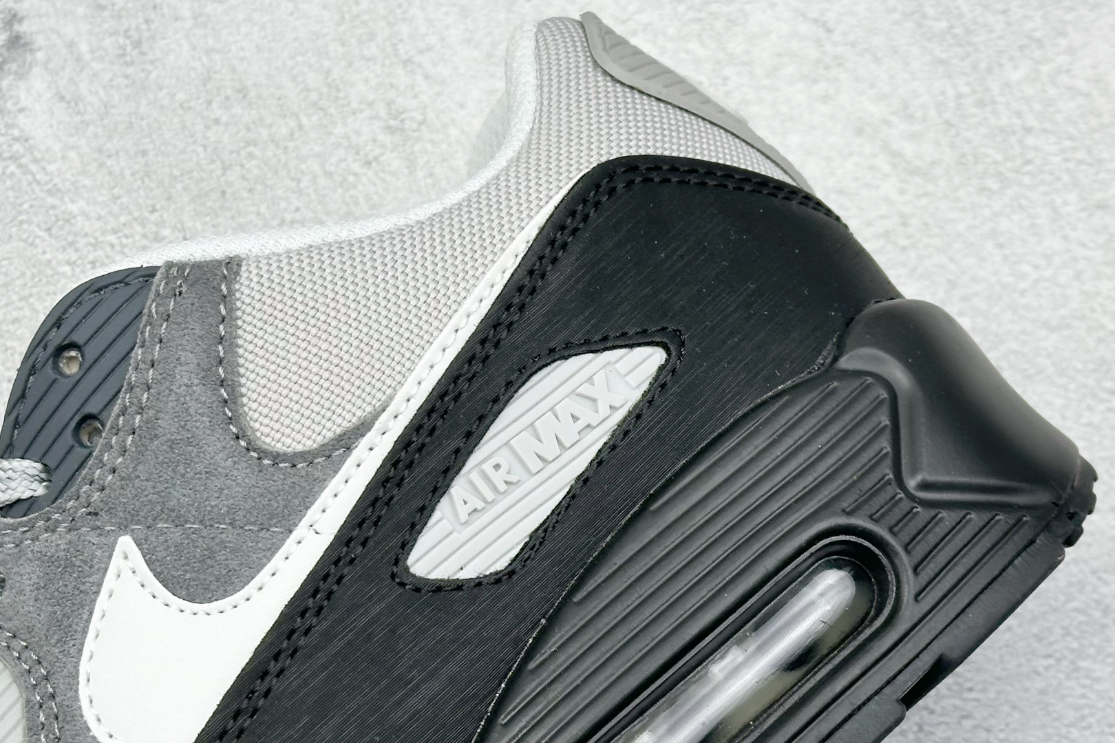 
Nike Air Max 90 耐克复古气垫跑鞋 

货号：HQ3817-001
尺码：36 36