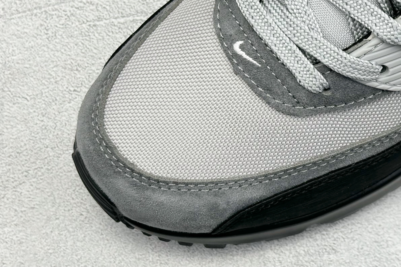  
Nike Air Max 90 耐克复古气垫跑鞋 

货号：HQ3817-001
尺码：36 36
