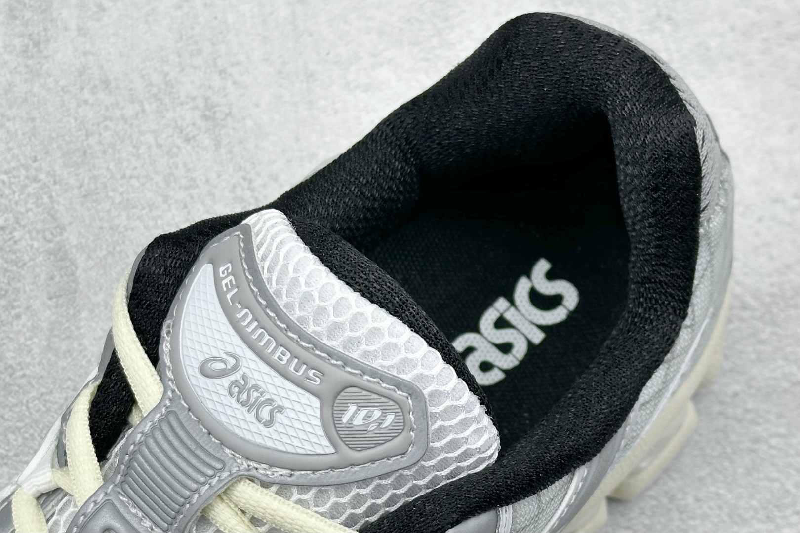  
Asics Gel-Nimbus 10.1 亚瑟士复古透气休闲鞋缓震男子耐磨跑步鞋
#鞋面采用无缝