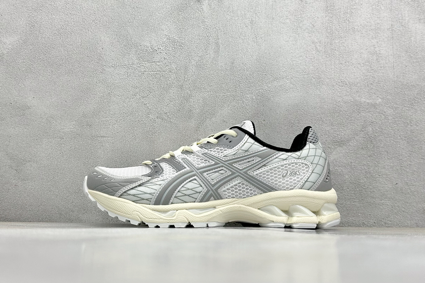  
Asics Gel-Nimbus 10.1 亚瑟士复古透气休闲鞋缓震男子耐磨跑步鞋
#鞋面采用无缝