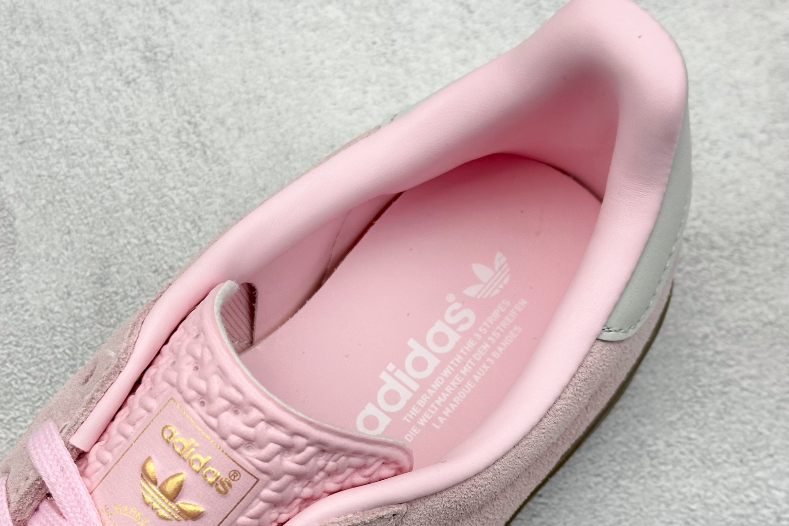  
K版 AD Originals Gazelle INdoor 
三叶草休闲防滑耐磨低帮板鞋 
鞋头出