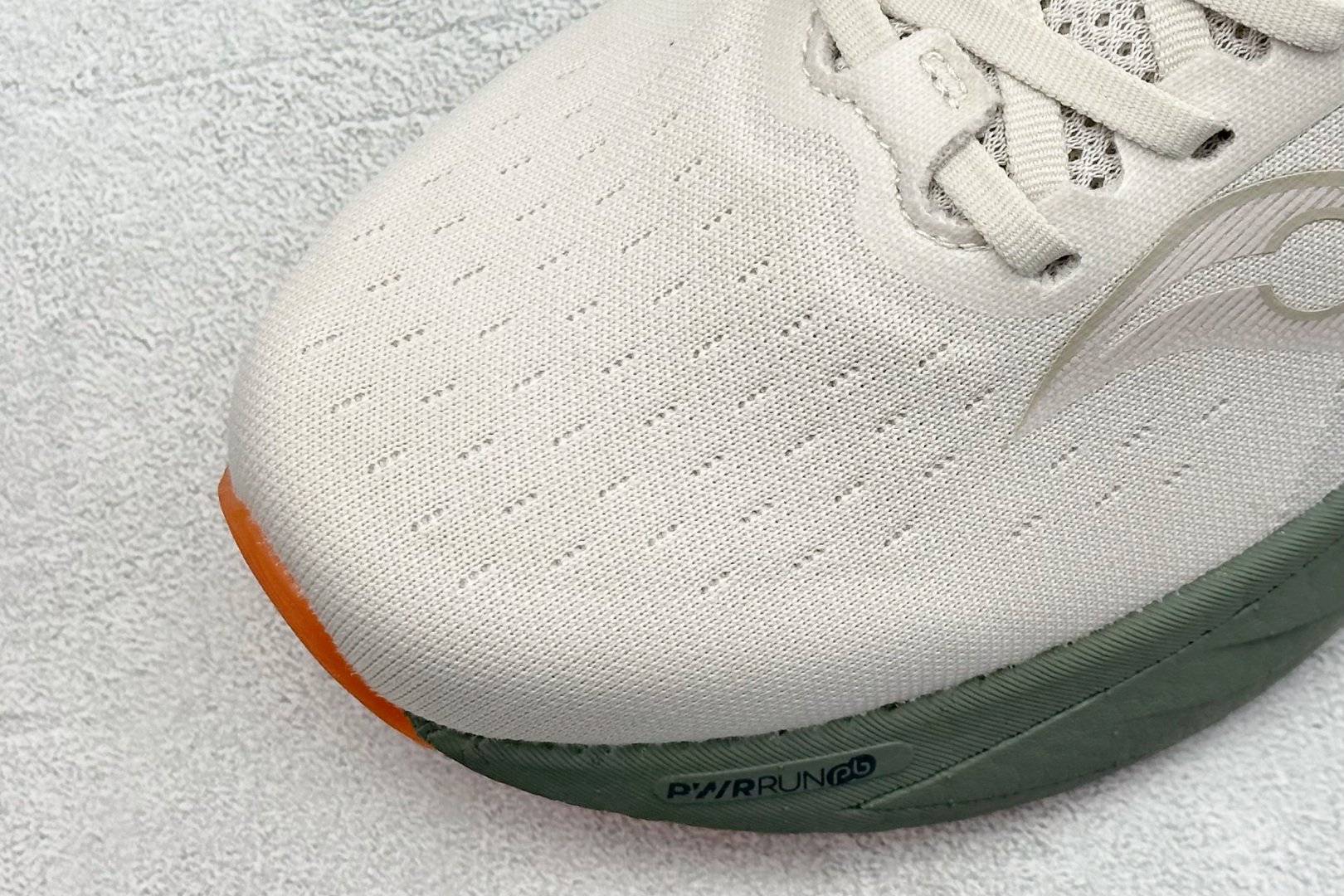 XL版 Saucony Triumph 索康尼胜利22代旗舰级缓震型跑鞋
性能相比前几代再升级:鞋