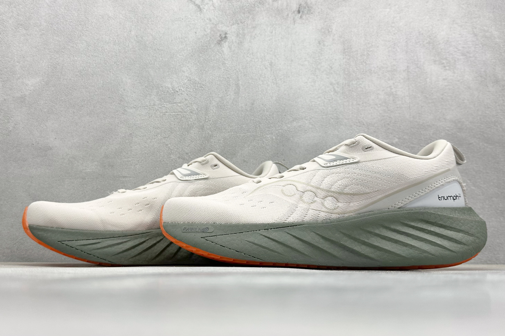 XL版 Saucony Triumph 索康尼胜利22代旗舰级缓震型跑鞋
性能相比前几代再升级:鞋