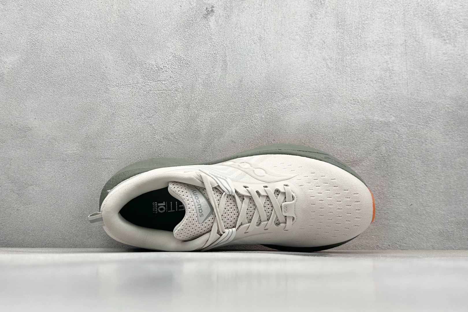 XL版 Saucony Triumph 索康尼胜利22代旗舰级缓震型跑鞋
性能相比前几代再升级:鞋
