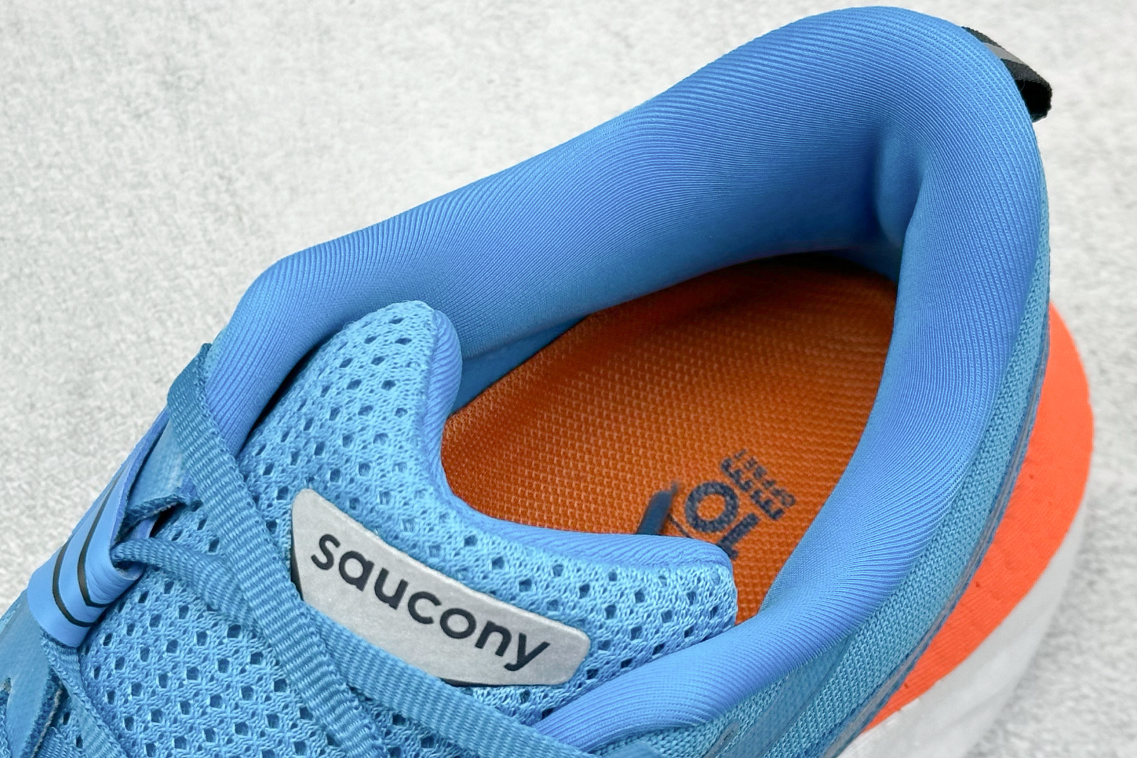 XL版 Saucony Triumph 索康尼胜利22代旗舰级缓震型跑鞋
性能相比前几代再升级:鞋